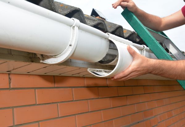Gutter Maintenance in Novi
