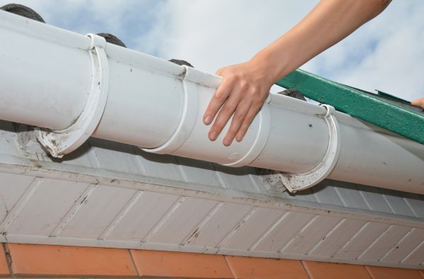 Gutter Reattachment in Novi