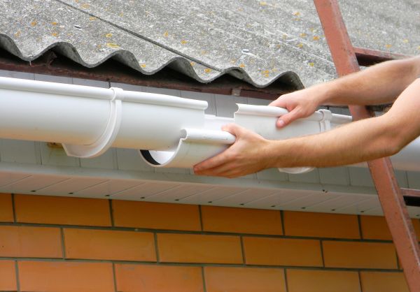 Cost of Gutter Hanging in Novi